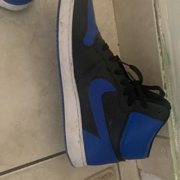 Nike shoes - Picture 2 of 4